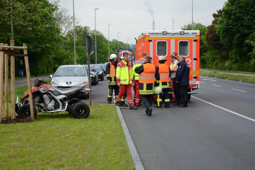 Einsatz Christoph 3 Quadunfall Leverkusen Olof Palmestr 22.jpg